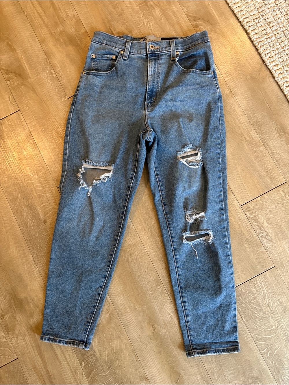 Levi's Silver Tab Mom Jeans High-Rise Distressed Jeans Size 29